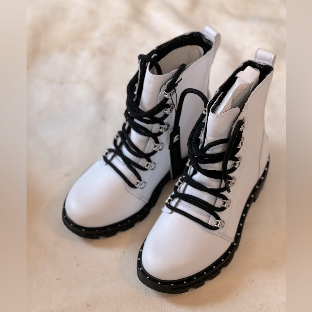 Sorel Lennox Lace Boot NWT